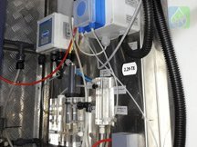 Станция контроля за автоматическим дозированием, полученного из морской воды, гипохлорита натрия.