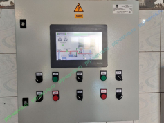 Блок автоматики с панелью оператора контролирует работу всех систем оборудования.
