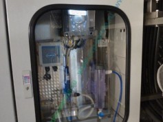 Производство гипохлорита натрия контролируют автоматические станции.